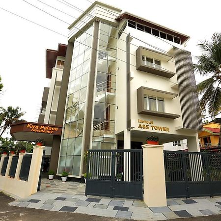 Kira Palace Residency Hotel Ernakulam Buitenkant foto