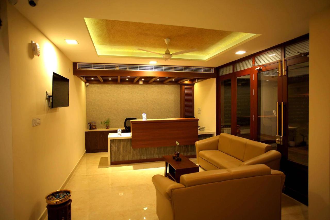 Kira Palace Residency Hotel Ernakulam Buitenkant foto