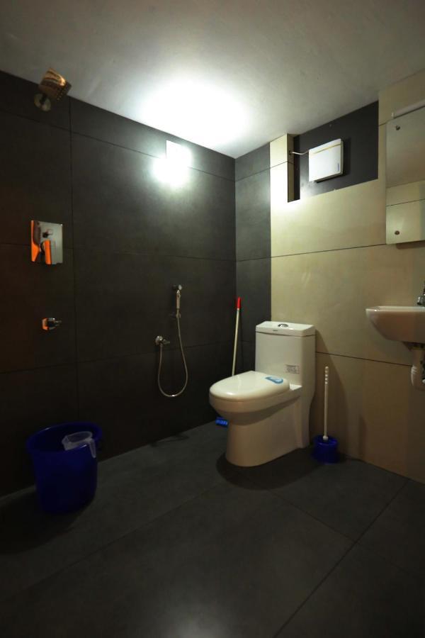 Kira Palace Residency Hotel Ernakulam Buitenkant foto