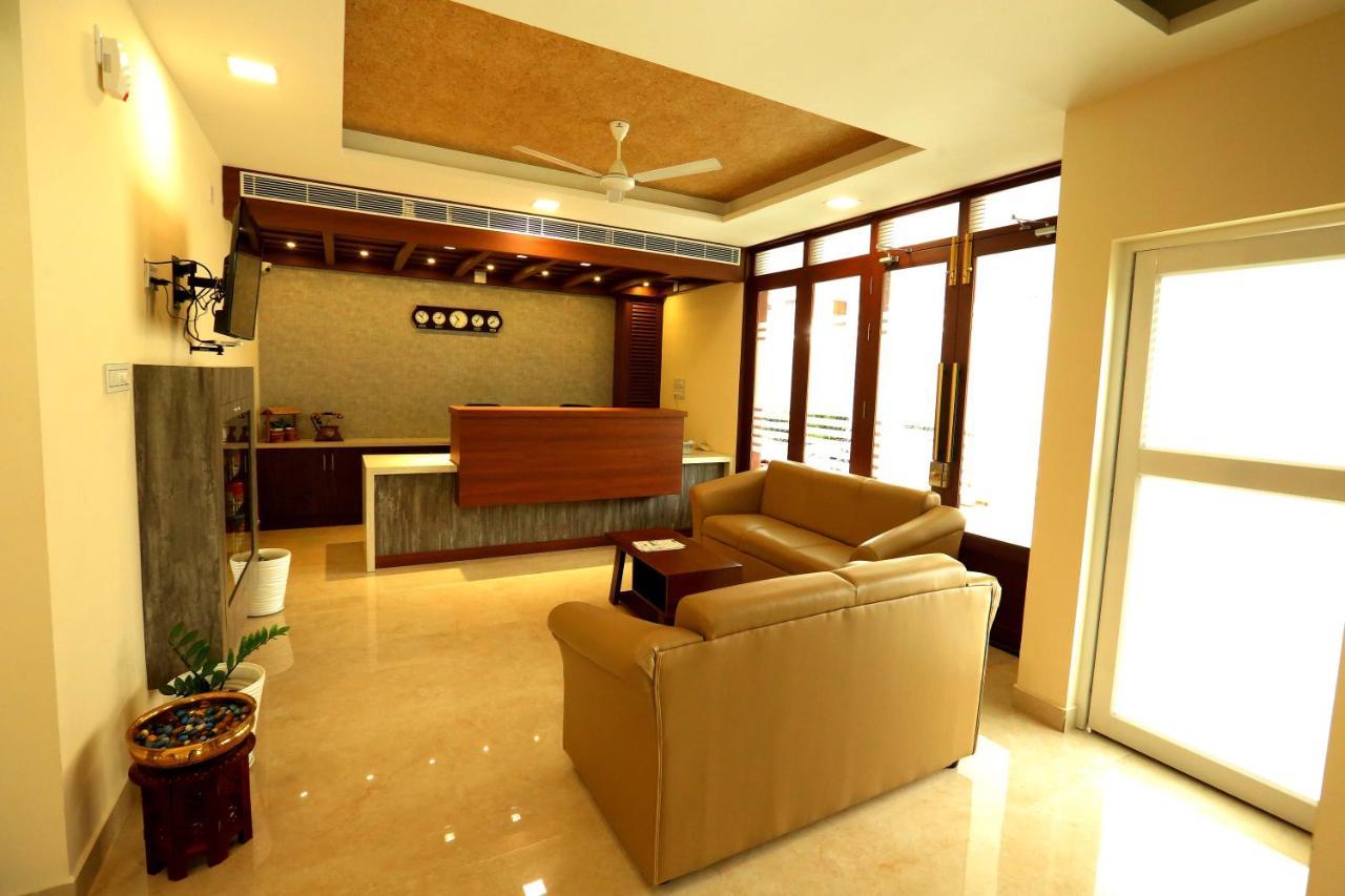 Kira Palace Residency Hotel Ernakulam Buitenkant foto
