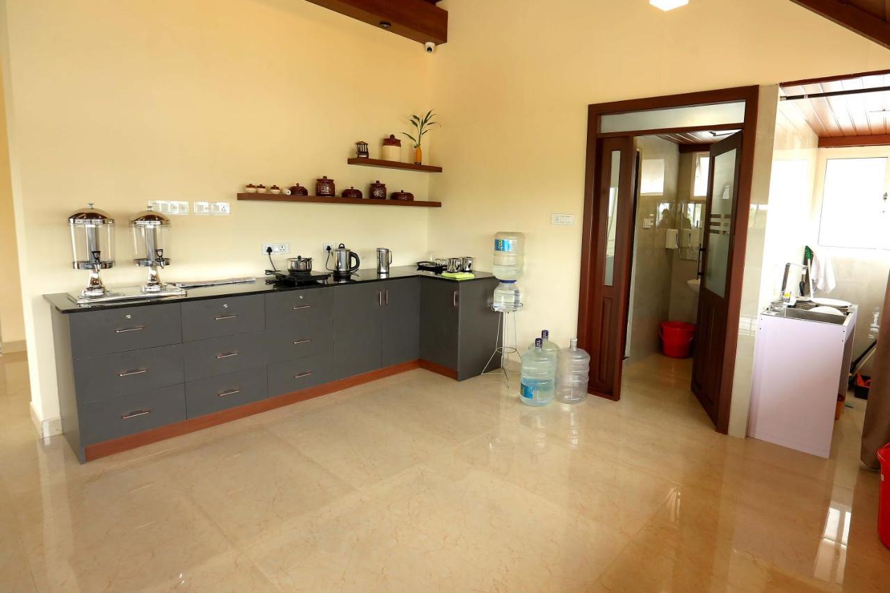 Kira Palace Residency Hotel Ernakulam Buitenkant foto