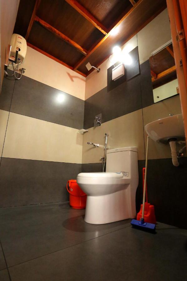 Kira Palace Residency Hotel Ernakulam Buitenkant foto