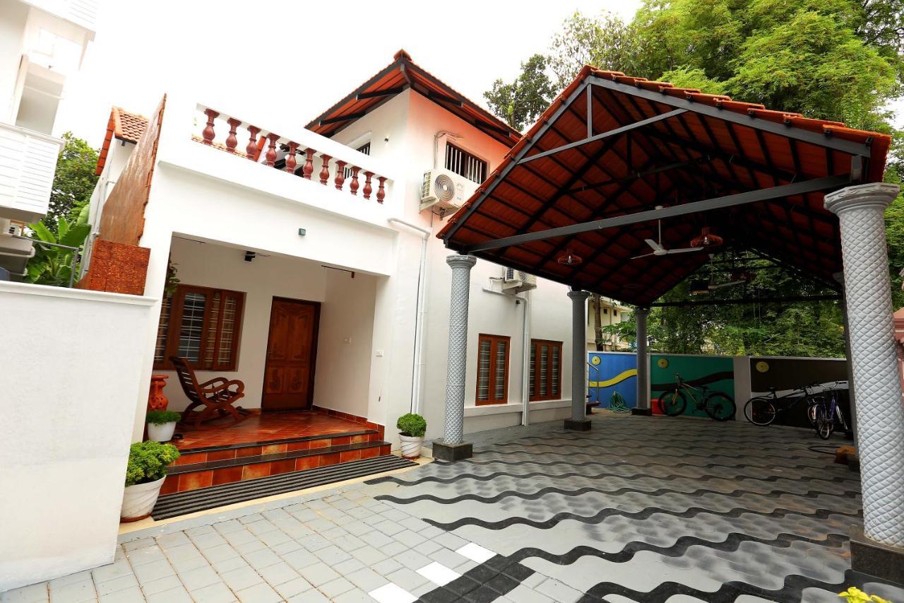 Kira Palace Residency Hotel Ernakulam Buitenkant foto