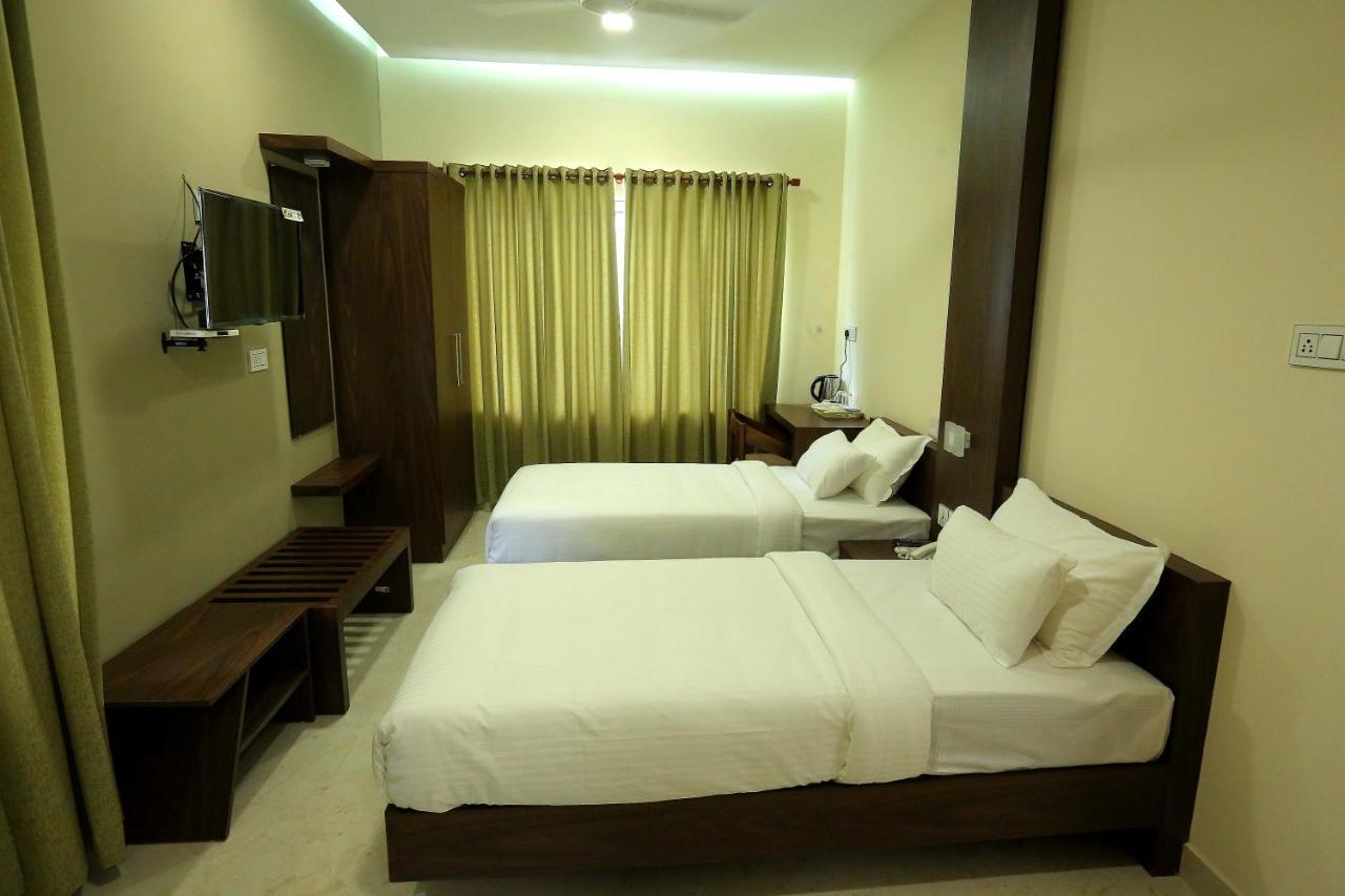 Kira Palace Residency Hotel Ernakulam Buitenkant foto