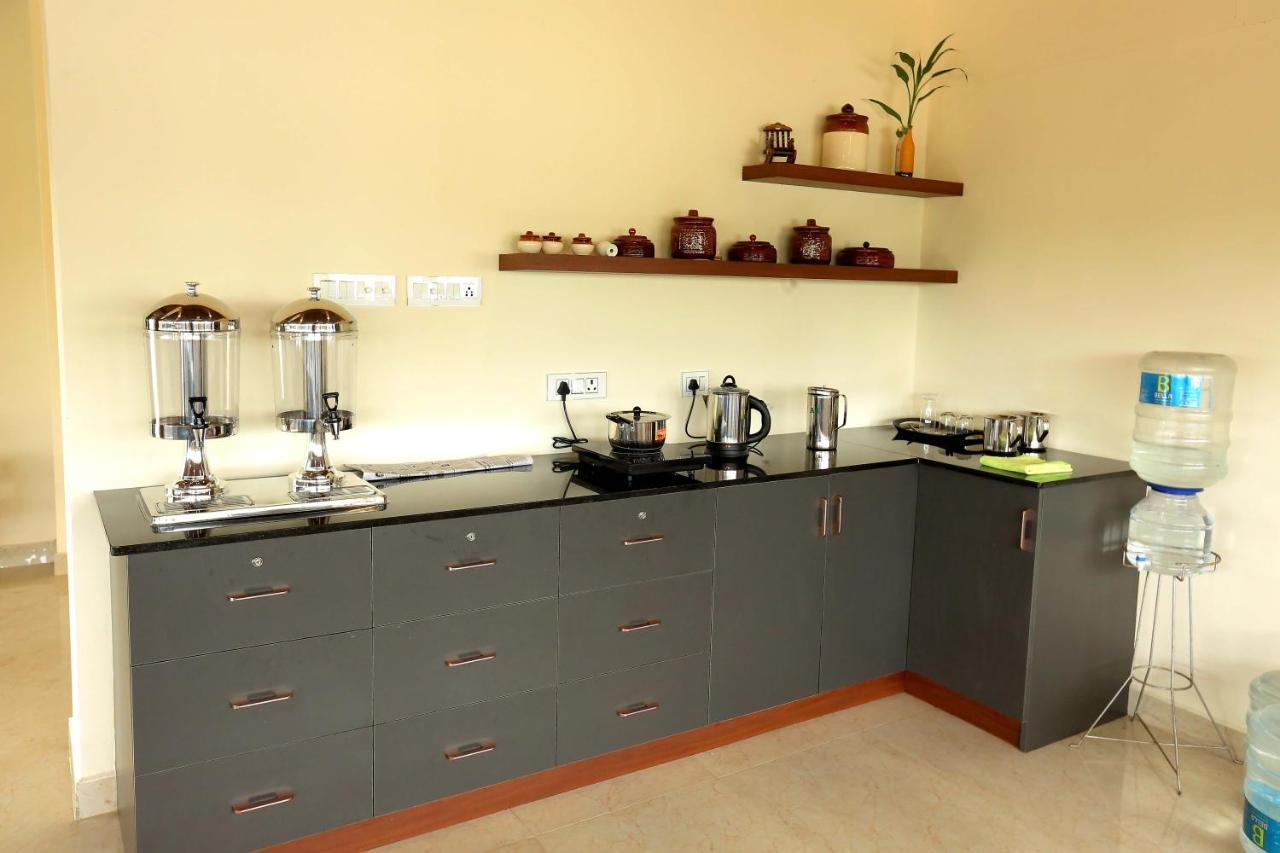 Kira Palace Residency Hotel Ernakulam Buitenkant foto