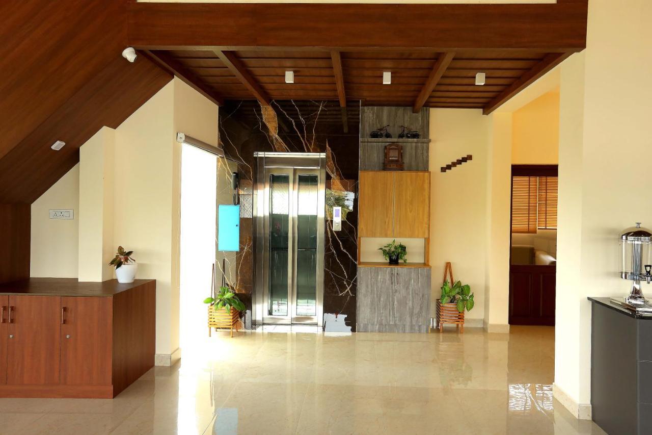 Kira Palace Residency Hotel Ernakulam Buitenkant foto